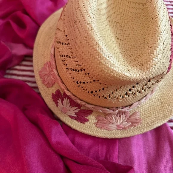 Lot - Kenneth Cole Vibrant Pink Scarf and Lucky Brand Straw Fedora - Picture 8 of 10